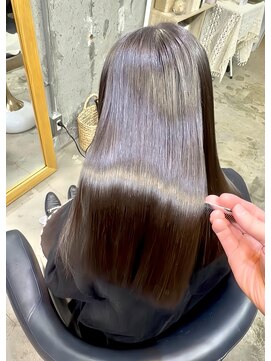 ララク(RARAQ) 極艶美髪矯正｜髪質改善×縮毛矯正で叶える上質ストレート
