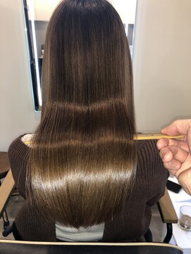 アールサロン アオヤマ(Rr SALON AOYAMA) プラチナミネコラストレート