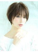 前髪あり前髪なしのショートボブペールベージュ 外ハネボブ