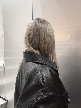 ノード(NODO) ハイトーンのストレートスタイル♪