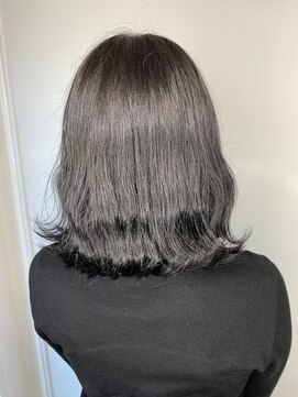 フツーロ 栄(FUTURO) グレージュカラー