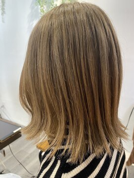 クレヨン ケース(Crayon case) 大人可愛いナチュラル艶髪ブラウン外ハネレイヤーパールベージュ