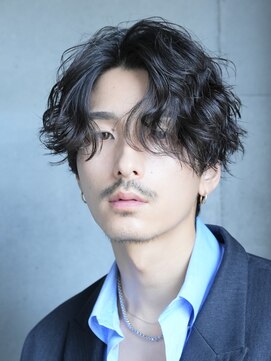 フィフス(fifth) 原宿スパイラルパーマ微分けセンターパートヘアツーブロック黒髪