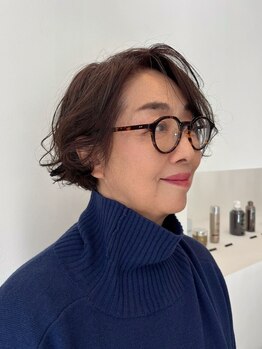 Folklore【フォークロア】翠町支店 《髪質改善サロン》の写真/白髪を染めるだけじゃない。“艶×透明感×似合わせ”で魅せる、上品で動きのあるグレイカラー♪