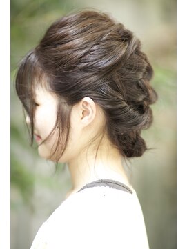 アシェット(assiette) 編み込みゆるスタイル！！！＜安田　汐里＞