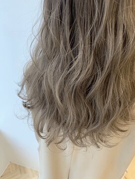 ジーナ 渋谷駅前(Zina) 【Zina渋谷】透け感がかわいいフォギーベージュ