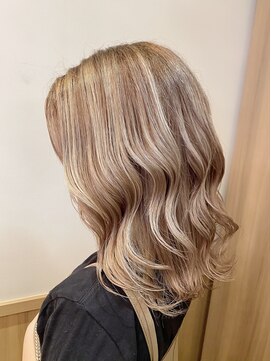 ユキオグループ グラン(yg GRAN) 20代30代☆大人ハイトーン・メッシュ・外ハネ