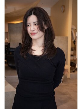 キールーム 伊丹西台店(Kir'oom) instagram［@hir0kika9awa］2024 a/w スタイル セミディレイヤー