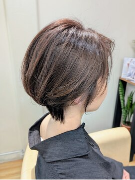 ルルスス 中庄店(rursus nakasyo) 大人女性の透明感カラーショートスタイル