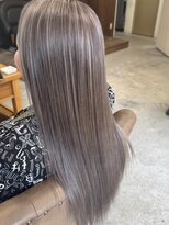 フツーロ 名古屋&nbsp;ムラ毛もリセット 透け感グレージュ×ハイライト