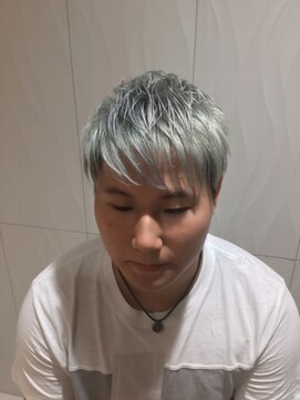 イマージュアヴェダ 丸井吉祥寺店 ImageAVEDA丸井吉祥寺 阿部愁也 ホワイト×ライトグレー