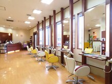 ヘアーサロン フェニーチェ(hair salon fenice)の雰囲気（リラックスして施術を受けられる広々としたセット面♪）