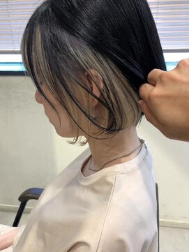 トルネード(TORNADO) 外国人風ミニボブ  インナーカラーグレージュ切りっぱなし