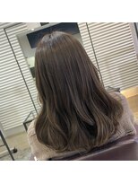 ノーム バイ アウラ(norm. by aura) グレージュ