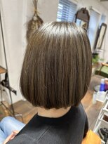 ロア(Loah)&nbsp;カーキグレージュのボブ/カーキベージュ/グレージュカラー