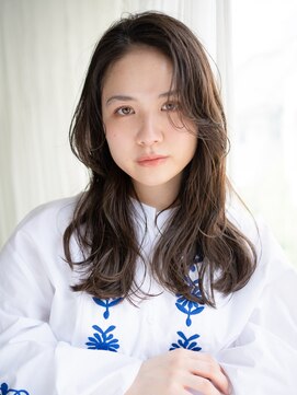 マグノリア オモテサンドウ(MAGNOLiA Omotesando) 長めバングで顔まわり可愛い柔らかニュアンスパーマ・・・HINATA