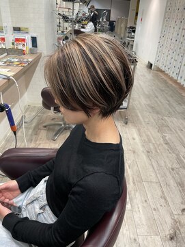 コワファーストナガサキシャンプーボーイ(COIFF1RST NAGASAKI SHAMPOO BOY) 大人可愛い20代30代40代黒髪前下がりショートボブ丸みショート◎