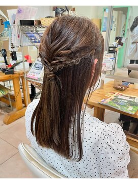 ラピッシュ 二和向台店 編み込みハーフアップアレンジ