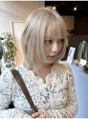 福井レイヤーボブハッシュカットホワイトブロンドハイトーン学生