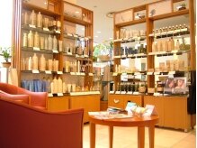 イマージュ アヴェダ 橋本店(Image AVEDA)の雰囲気（mewe橋本ファッションビル1Fに店舗有 AVEDAショップ店舗内に併設）