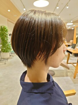 ビスポーク(BESPOKE) 透け感たっぷり！細めの毛束が涼し気なひし形ショート