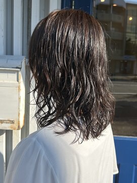 ヘアーサロン ビー(hair salon b.) 前上がり　レイヤー　ミディアムスタイル　パーマ　アッシュ