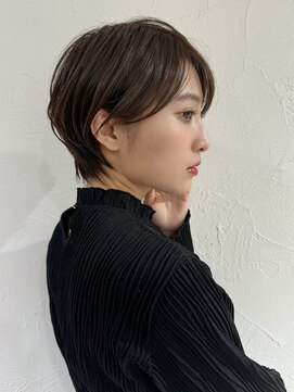 アンド ストーリーズ(&STORIES) 前髪あり耳掛け丸みくびれショートボブ20代30代40代50代（蘭）