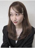 顔周りレイヤーカットくびれヘアミルクティーベージュカラー