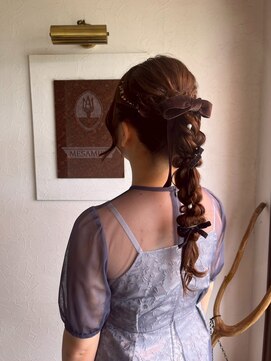 美容室 メザミー MESAMIES ルーズ編み下ろしアップヘア 結婚式 お呼ばれ 二次会