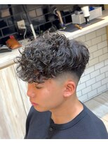 グルーマーズトウキョウ(GROOMER/S TOKYO)&nbsp;スペインカール　フェード　メンズパーマ　海外ヘア