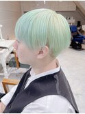 ホワイトミントグリーンカラー　ハンサムショート刈り上げ