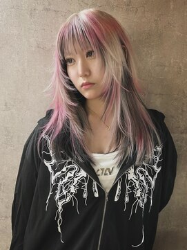 イル(iLe.) レイヤーカット/ウルフ/ホワイトブロンド/外ハネボブ/美髪