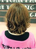 カールの程よいボリューム感でボブスタイルを華やかに