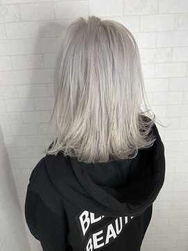 アルマヘア(Alma hair) 【Alma】ホワイトアッシュカラー☆外ハネボブ