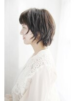 リーニアプラスエヌ(LINHA +n)&nbsp;20代30代40代　大人を保てるショートウルフ【長浜】