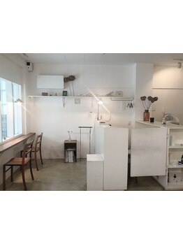 リラックスできる空間をお探しの方に☆少人数の落ち着いた雰囲気のサロンで、あなたのなりたいを叶える♪