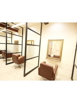 パーテーションで全室半個室型マンツーマンサロン♪髪質改善トリートメント/ヘッドスパ特化型サロン☆