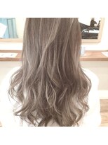 ディーナ(D'na) 『D'na』シルバーグレージュ