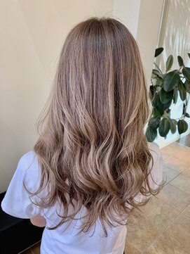 ラドンナ(LA.DONNA) ペールベージュ×グラデーション