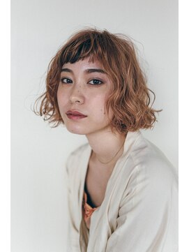 ピズム(PISM) ピンクベージュカーリーボブ／ことりベージュ