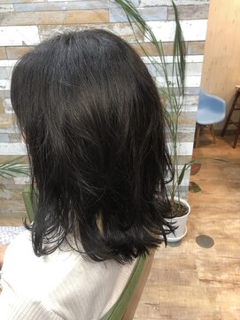 ハウオリ ヘアーワークス(Hauoli hair works) 前下がりレイヤー×極濃ネイビーグレー