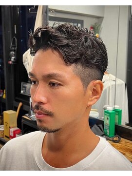 ビンゴ(BINGO) 1262波巻きツイストスパイラルパーマ刈り上げフェードバーバー