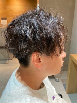 メンズサロン ブロック(Men's Salon bloc) ツイストスパイラルパーマ　カルマパーマ　センターパート