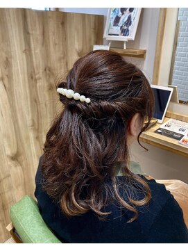 カミケンネクスト(kamiken.next) 上品ハーフアップアレンジ華やか式お呼ばれ【カミケンネクスト】