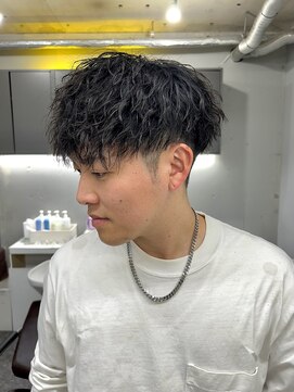 アーリー(Ali'i) ツイストスパイラルパーマ2wayアップバング束感ショート刈り上げ