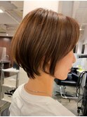 大人ショートボブ白髪ぼかしハイライト顔周りレイヤー丸みボブ