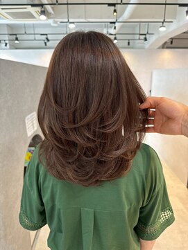 メリー オオサカ(Merly Osaka) 艶ブラウン × レイヤーカット