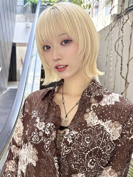 プール(POOL) 顔まわりウルフボブ×ブロンドカラー
