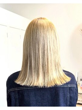 ロッカ(ROCCA) ハイトーンブロンド外ハネボブイメチェン
