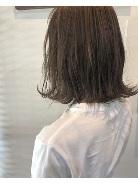 ヘアデザイン ソラ(Sola) くすみベージュカラー×ふんわり外ハネボブヘア